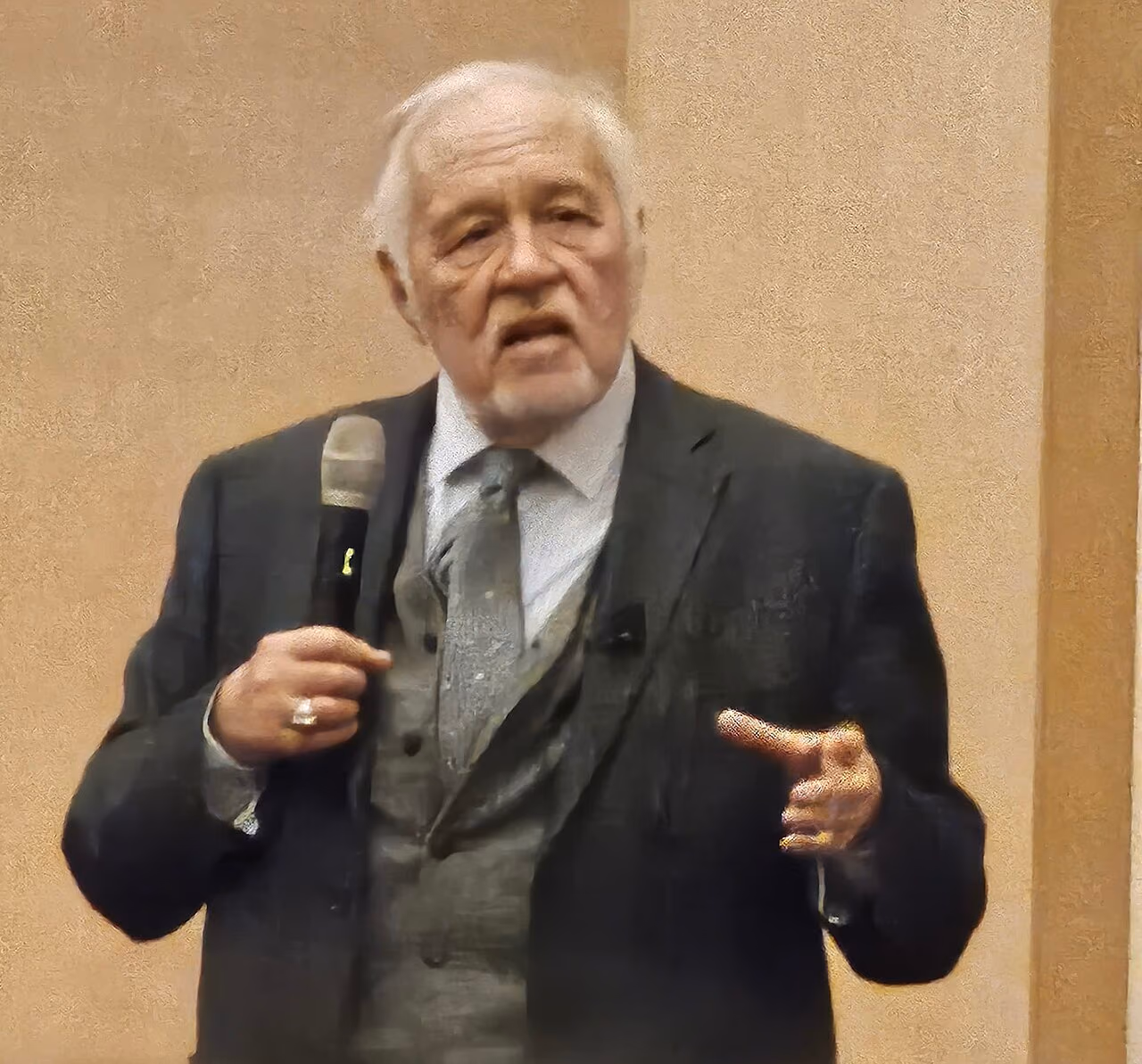 İlber Ortaylı